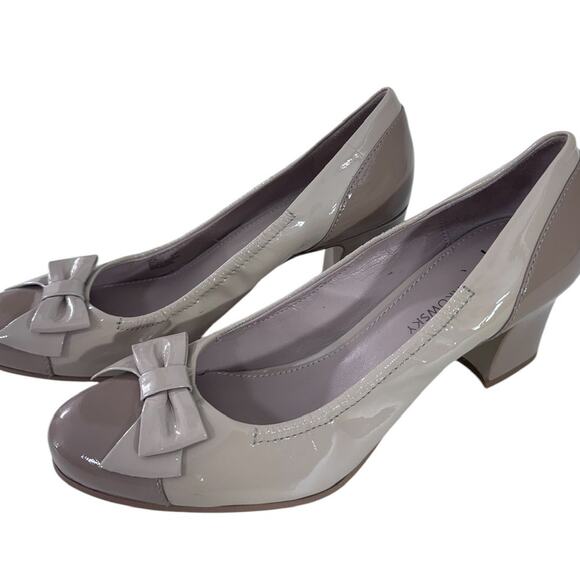 "B. Makowsky" Chunky Heel, Slip On Pumps,Bow On fronts,Almost Brand New,Office - Picture 2 of 10